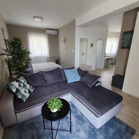 Apartment Danijela Novalja Buitenkant foto