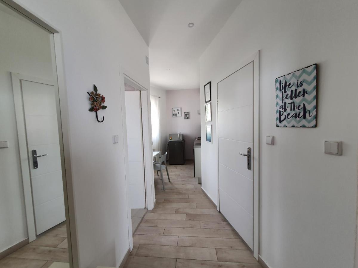 Apartment Danijela Novalja Buitenkant foto
