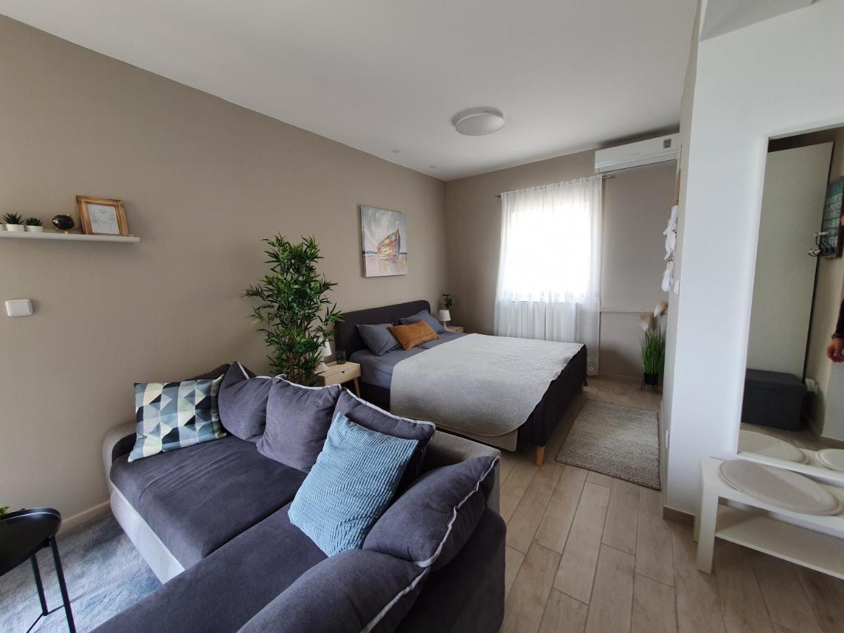 Apartment Danijela Novalja Buitenkant foto