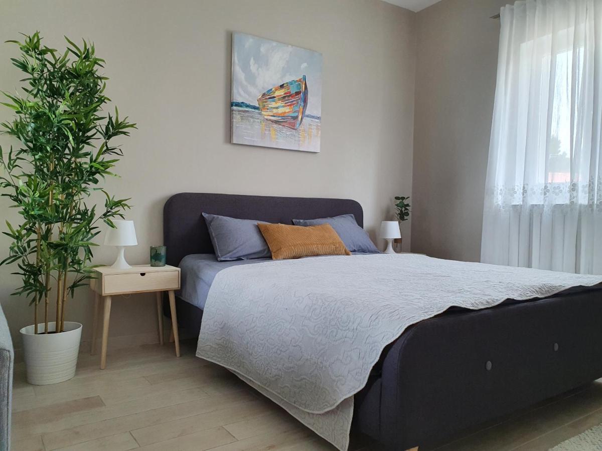 Apartment Danijela Novalja Buitenkant foto