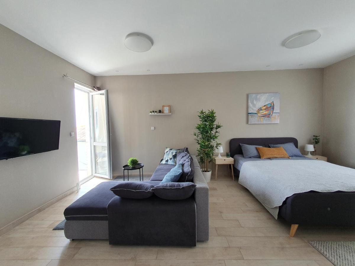 Apartment Danijela Novalja Buitenkant foto