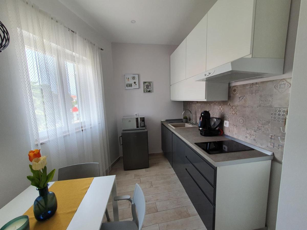 Apartment Danijela Novalja Buitenkant foto