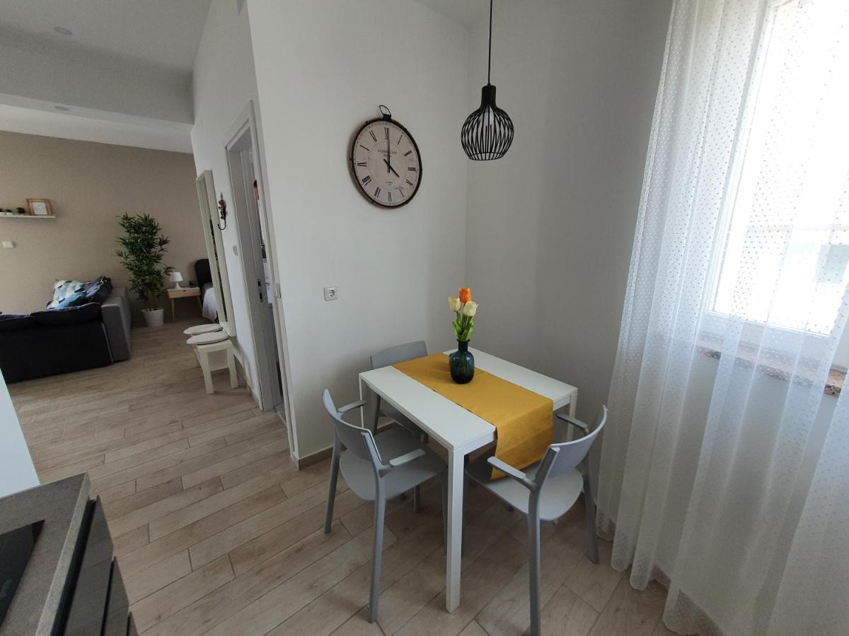 Apartment Danijela Novalja Buitenkant foto