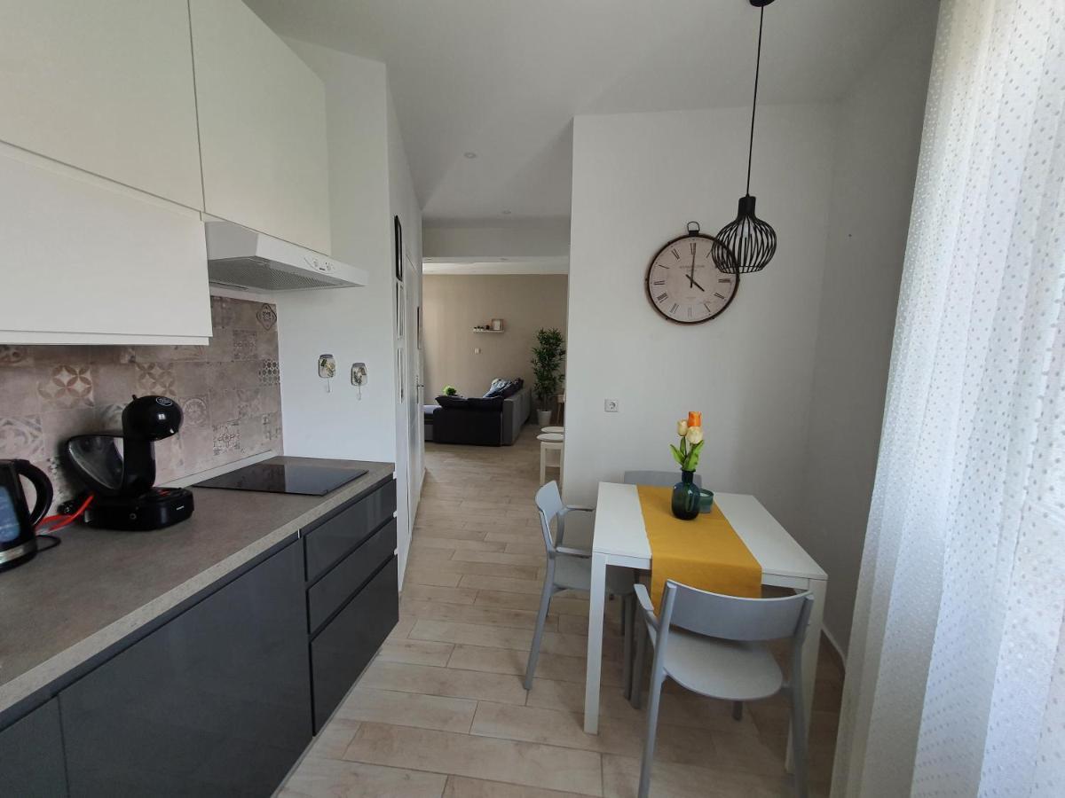 Apartment Danijela Novalja Buitenkant foto